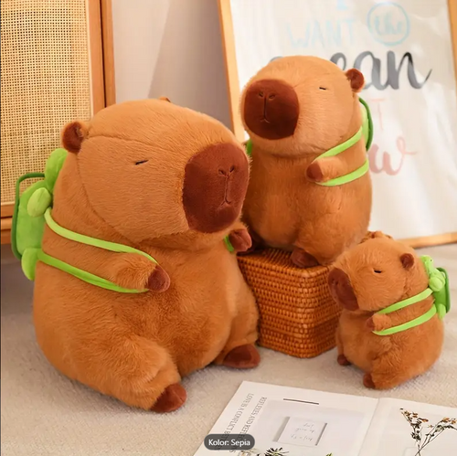 CON.MASKOTKA KAPIBARA Z PLECAKIEM 40CM  KAP40