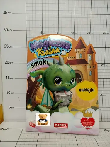 KOLOROWANKA MAGICZNA KRAINA,SMOKI       Z NAKLEJKAMI PKWIU49030000,9788367668781