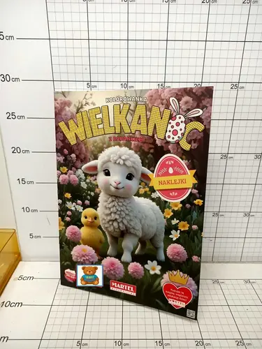 MART.KOLOROWANKA WIELKANOC Z BARANKIEM  Z NAKLEJKAMI PKWIU490300 9788367900355