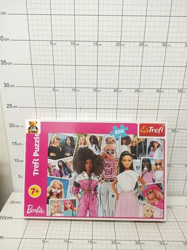 PUZZLE 200 W ŚWIECIE BARBIE TREFL       5900511133011