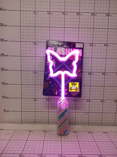 RÓŻDŹKA ŚWIECĄCA TĘCZOWO W KSZTAŁCIE    MOTYLA 5902496208746