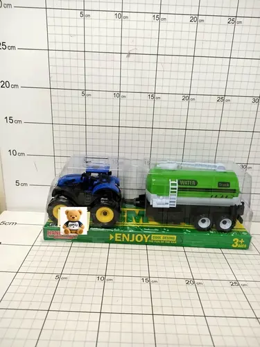 TRAKTOR Z BECZKĄ POD KLOSZEM            6900313643274