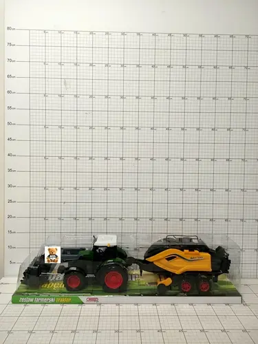 TRAKTOR Z MASZYNĄ ROLNICZĄ              5900949491844