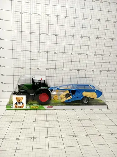 TRAKTOR Z MASZYNĄ ROLNICZĄ              5900949491851