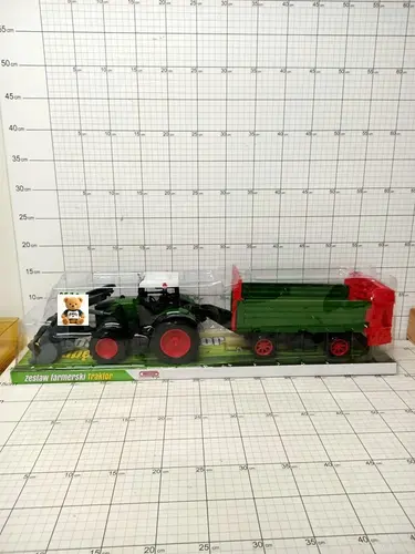 TRAKTOR Z MASZYNĄ ROLNICZĄ 5900949492438