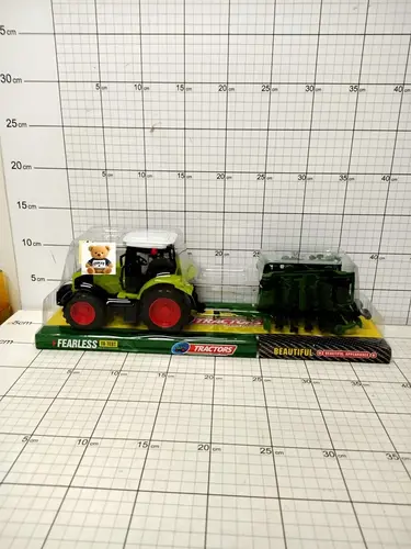 TRAKTOR Z MASZYNĄ ROLNICZĄ 5903940013367