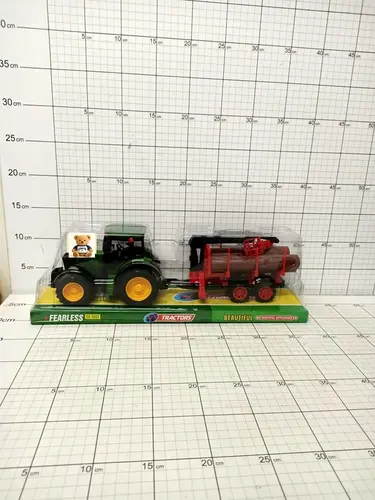 TRAKTOR Z MASZYNĄ ROLNICZĄ              5907187901005