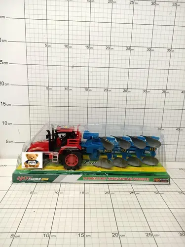 TRAKTOR Z MASZYNĄ ROLNICZĄ 5907195802141