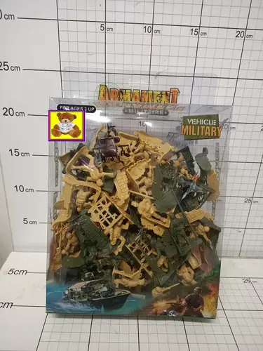 WOJSKO W PLASTIKOWYM PUDEŁKU            69003123570112